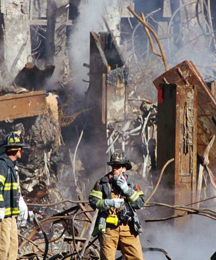 Colonne coupée en biais dans les décombres des Tours Jumelles au World Trade Center