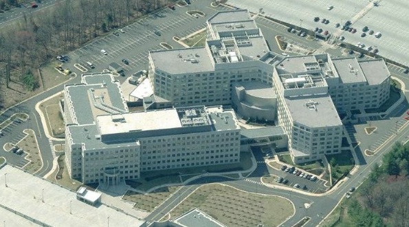 Locaux de l'Office of the Director of National Intelligence (ODNI), à gauche, et National Counterterrorism Center (NCTC), à droite
