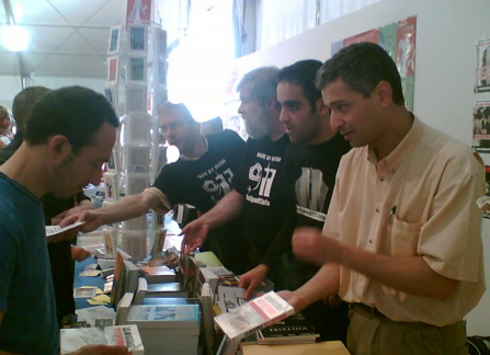 ReOpen911 au Village du Livre à la Fête de l'Huma en septembre 2007, chez l'éditeur Demi-Lune