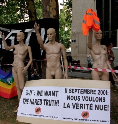 Manifestation internationale United for truth à Bruxelles en 2009, mannequins nus pour la vérité