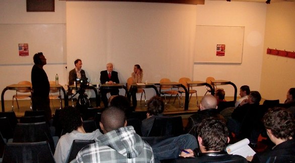 Conférence du sénateur Mike Gravel à Paris en novembre 2011