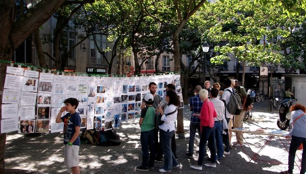 Exposition mobile de ReOpen911 à Paris en juillet 2012
