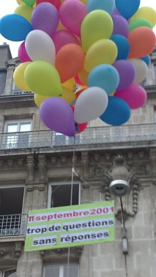 Lancer des ballons de la vérité à Grenoble, en septembre 2012