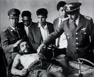 Les militaires boliviens exposent la dépouille d'Ernesto Che Guevara