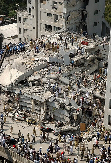 Immeuble détruit après un tremblement de terre à Islamabad, Pakistan