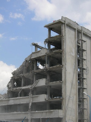 Immeuble de la police serbe détruit lors de la guerre, Pristina, Kosovo, mai 2008