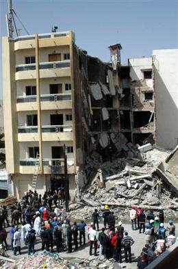 Immeuble détruit par un incendie, à Dakar