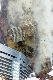 Hôtel Mariott (bâtiment 3 du World Trade Center) pendant l'effondrement de la Tour Sud