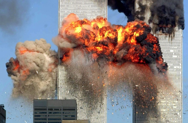 Impact dans la Tour Nord du World Trade Center (flammes)