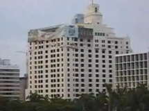 Vidéo montrant une séquence préparatoire dans une démolition contrôlée (hôtel Everglades)