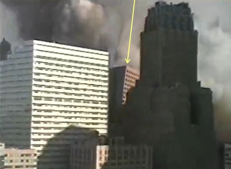 Basculement de la partie supérieure de la tour 7 du World Trade Center à la fin de l'effondrement