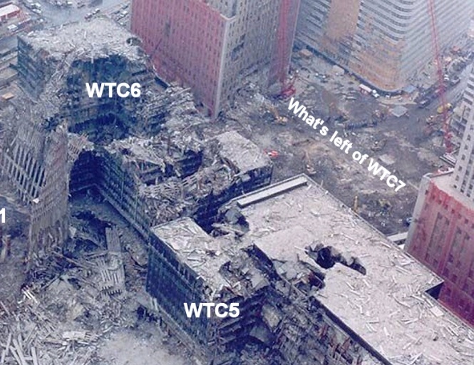 Décombres de la tour 7 du World Trade Center vues du sud-est